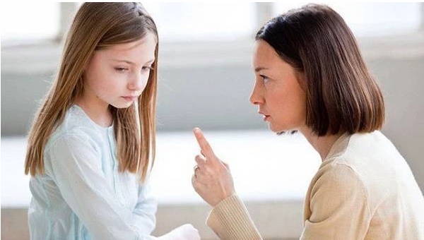 Bị mẹ mắng, cậu bé 14 tuổi nhảy lầu rơi xuống đất tử vong: 4 điều làm tổn thương tinh thần cần tránh-3