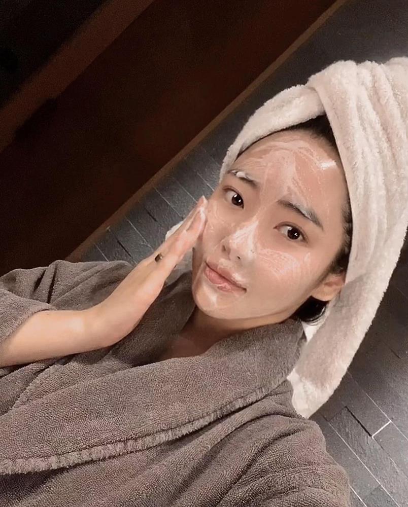 Nếu biết lý do khiến làn da ngày càng nhăn nheo mụn nhọt, bạn sẽ cạch đến già việc dùng khăn lau khô mặt-1