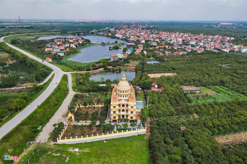 Bên trong tòa lâu đài màu vàng tự thiết kế của ông chủ lò gạch-1