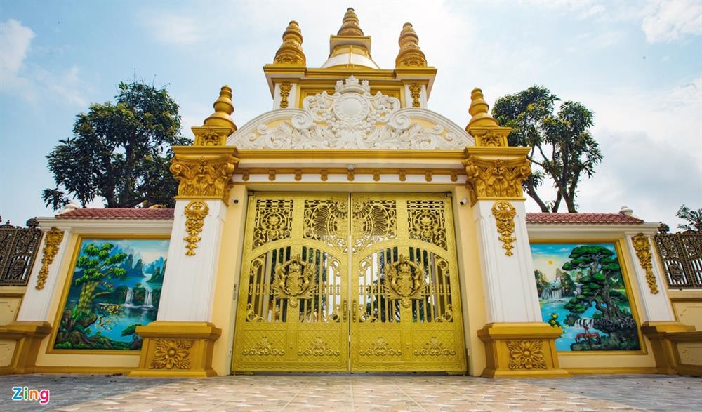 Bên trong tòa lâu đài màu vàng tự thiết kế của ông chủ lò gạch-4