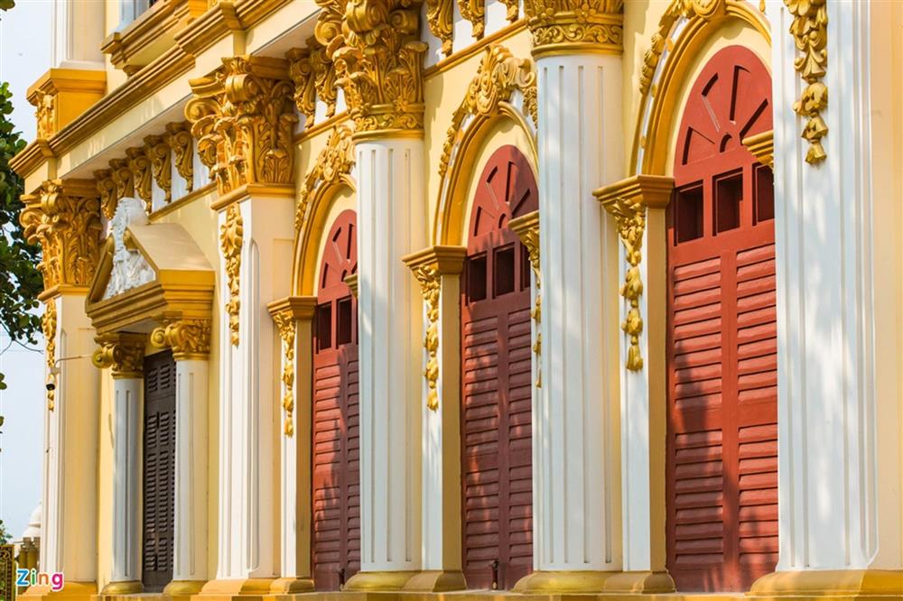 Bên trong tòa lâu đài màu vàng tự thiết kế của ông chủ lò gạch-6