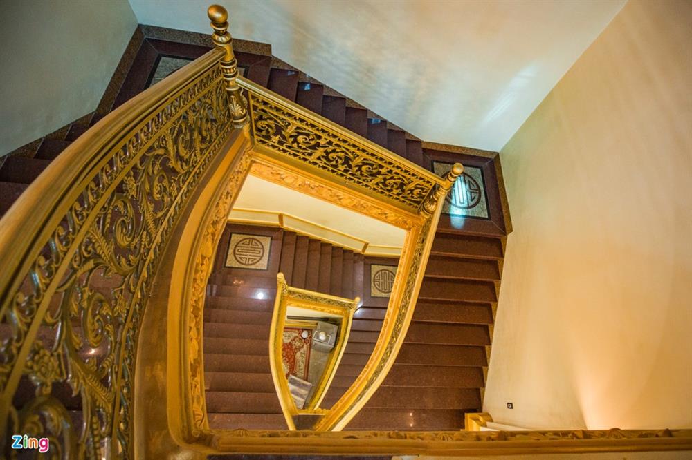 Bên trong tòa lâu đài màu vàng tự thiết kế của ông chủ lò gạch-11