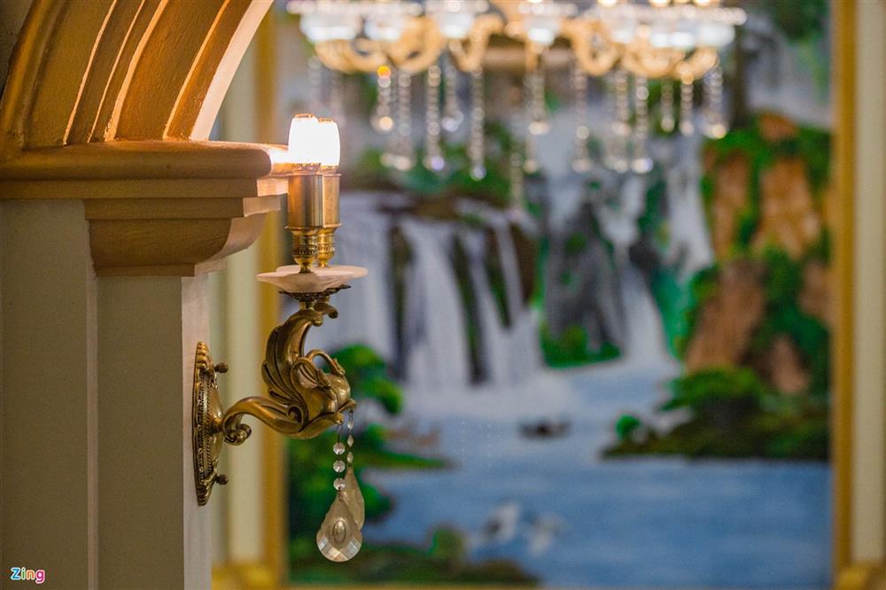 Bên trong tòa lâu đài màu vàng tự thiết kế của ông chủ lò gạch-14