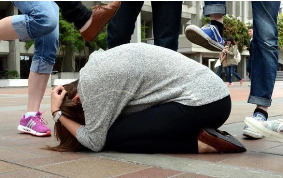 Con bị bắt nạt ở trường, nhiều người kiện giáo viên hoặc đánh trả, ông bố này chỉ dùng 1 câu nói duy nhất nhưng hiệu quả vô cùng-3