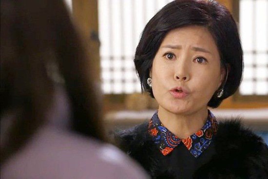Mẹ lên trông cháu cho anh trai thì chị dâu giới thiệu là giúp việc, màn đáp trả 