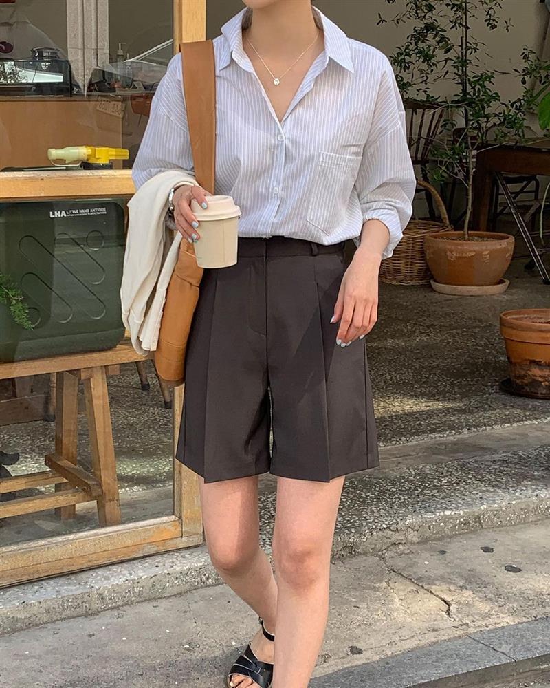 Hội sành điệu toàn mix quần shorts với 5 kiểu áo này để có outfit đẹp hết chỗ chê-1