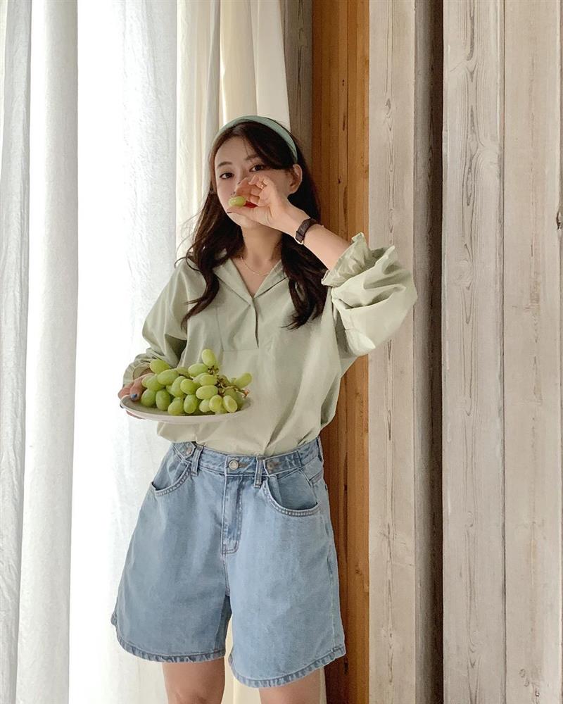 Hội sành điệu toàn mix quần shorts với 5 kiểu áo này để có outfit đẹp hết chỗ chê-4