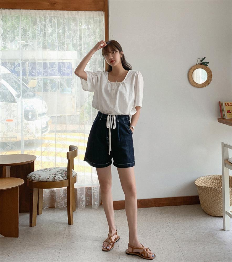 Hội sành điệu toàn mix quần shorts với 5 kiểu áo này để có outfit đẹp hết chỗ chê-12