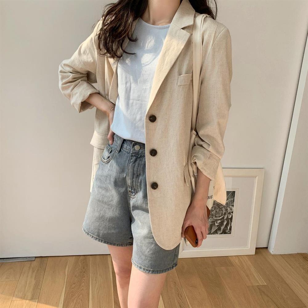 Hội sành điệu toàn mix quần shorts với 5 kiểu áo này để có outfit đẹp hết chỗ chê-18