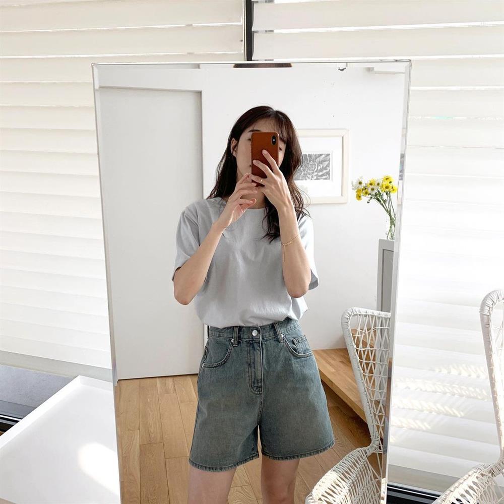 Hội sành điệu toàn mix quần shorts với 5 kiểu áo này để có outfit đẹp hết chỗ chê-7