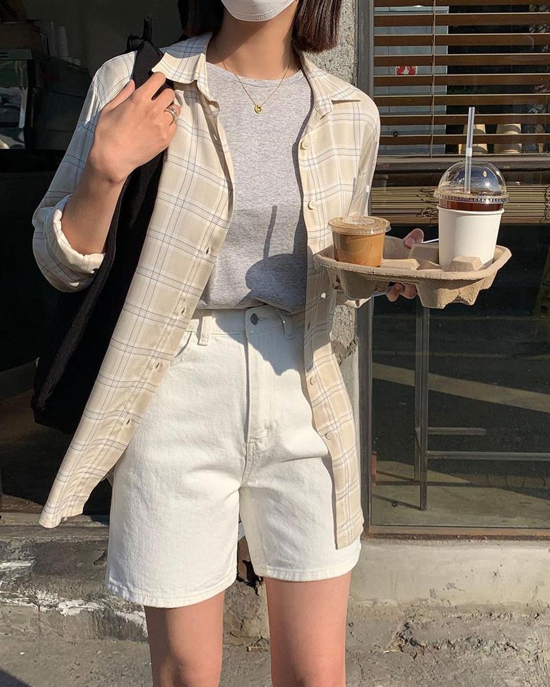 Hội sành điệu toàn mix quần shorts với 5 kiểu áo này để có outfit đẹp hết chỗ chê-8
