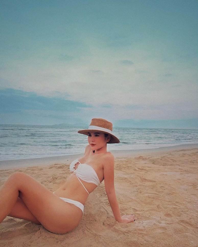 Đang ăn chơi tít mít ở resort nhà chồng bạn thân, MC Thu Hoài tranh thủ khoe con ảnh” bikini xịn xò-2