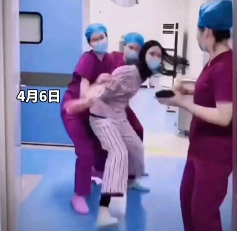 Full ảnh và clip vụ sản phụ vừa tỉnh táo trở lại sau sinh đã lập tức rút dép phang chồng tới tấp-2