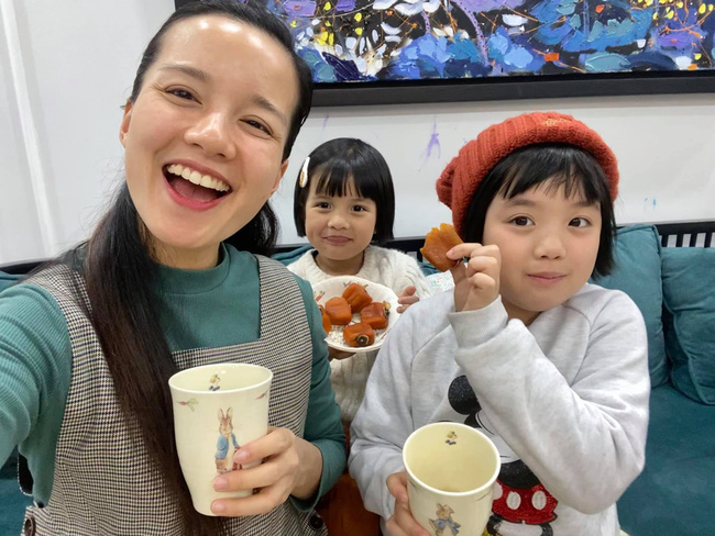 Hot mom Minh Trang khổ tâm kể chuyện 4 nhóc tì nghịch phá trong WC, nhưng nghe câu chốt ai cũng cười ngặt nghẽo-1