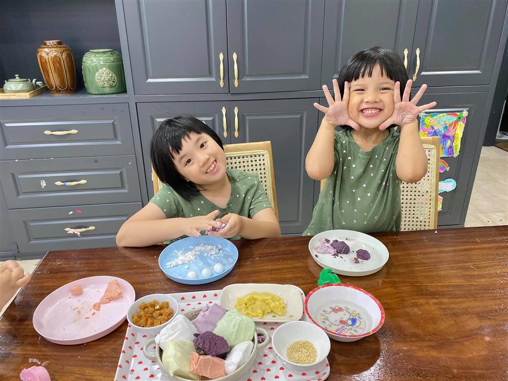 Hot mom Minh Trang khổ tâm kể chuyện 4 nhóc tì nghịch phá trong WC, nhưng nghe câu chốt ai cũng cười ngặt nghẽo-4