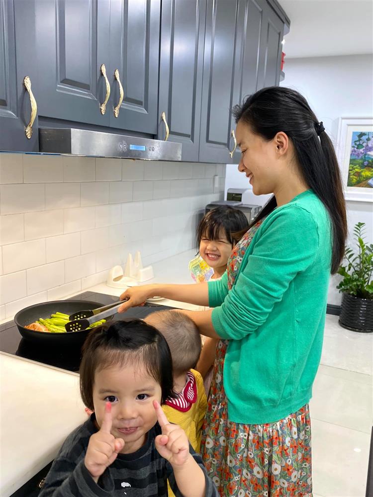 Hot mom Minh Trang khổ tâm kể chuyện 4 nhóc tì nghịch phá trong WC, nhưng nghe câu chốt ai cũng cười ngặt nghẽo-8