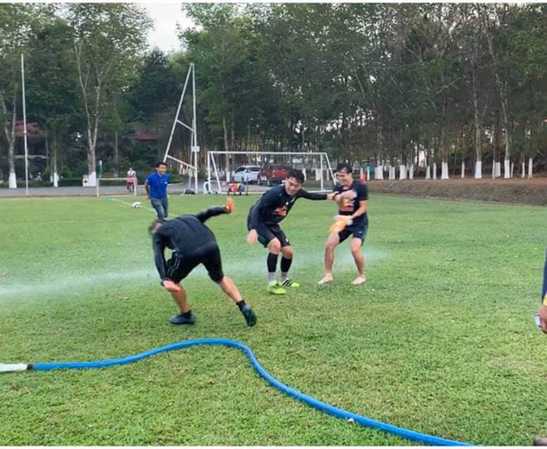 Văn Toàn cơ cực trong lễ hội té nước độc đáo ở Gia Lai-6