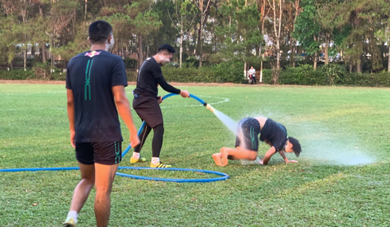 Văn Toàn cơ cực trong lễ hội té nước độc đáo ở Gia Lai-3