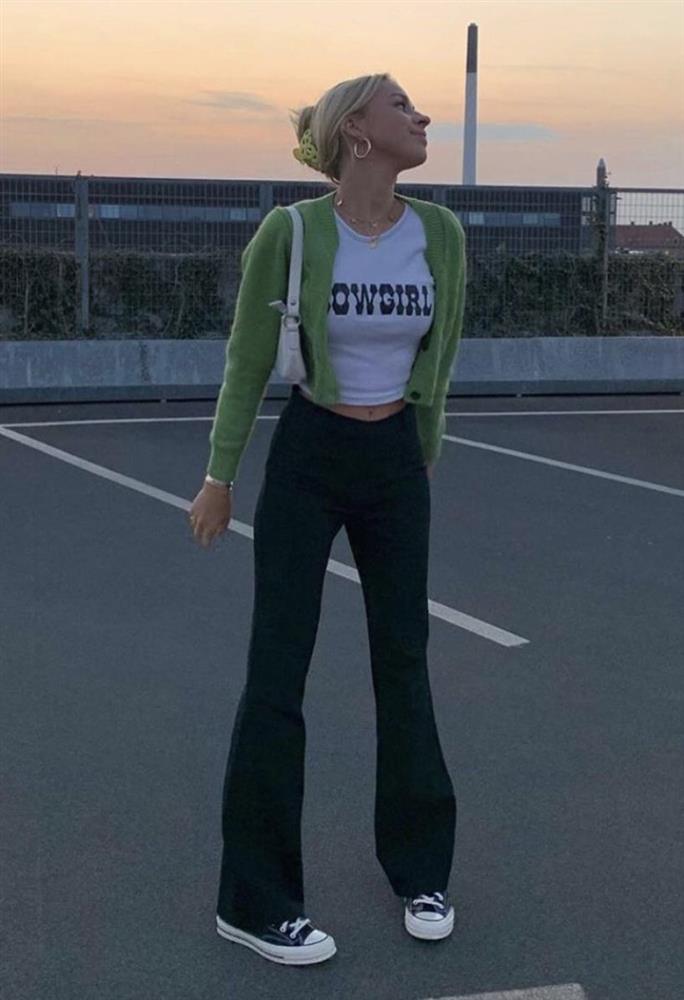 Kiểu quần jeans hack dáng cực đỉnh, vừa dài chân vừa tôn vòng 3 đỉnh của chóp đó các chị em-5