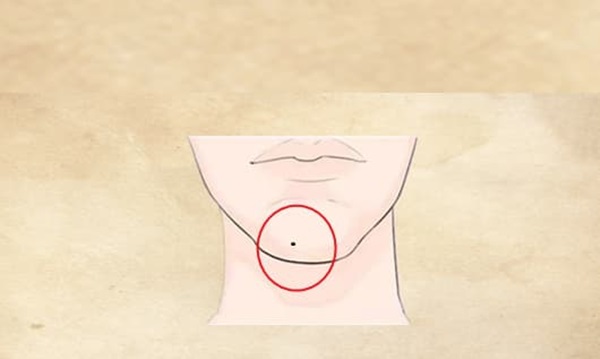 Trên cơ thể có 5 nốt ruồi phú quý này, là người nắm quyền lực cao và giàu có, con cái đều có chức có quyền-1