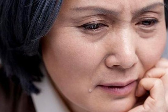 Lên thành phố chăm con gái nuôi sinh nở, nửa đêm nghe được cuộc hội thoại này, hôm sau tôi phải bỏ về trong nước mắt