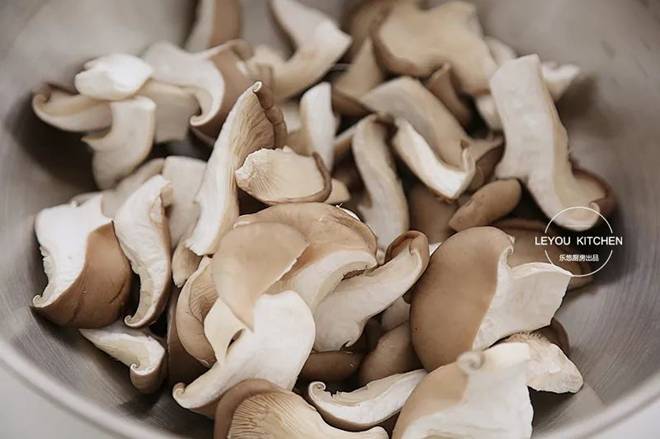 Nấm trộn mới là món ăn siêu gây nghiện, ngon không thua kém gì thịt lại không sợ tăng cân-1