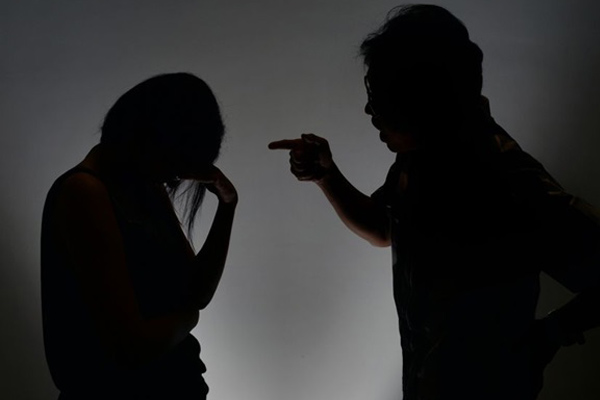 Vụ bé gái 16 tháng tuổi bị bạo hành đến chết: Rùng mình với đoạn tin nhắn vừa được công khai và thái độ của bố mẹ nuôi&nbsp;khi con qua đời-9