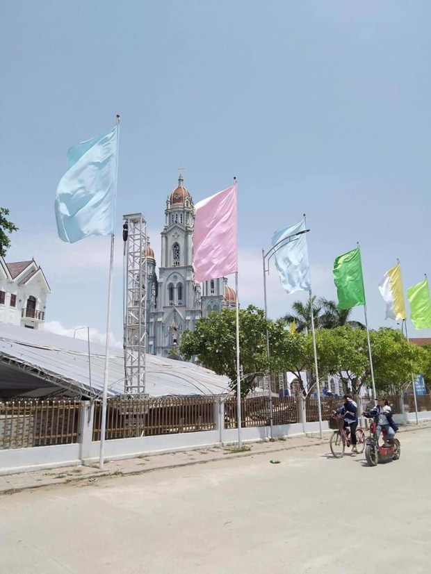 Lộ thiệp mời và hình ảnh lễ đường trước thềm hôn lễ của Phan Mạnh Quỳnh tại Nghệ An, nhìn qua đã biết là hoành tráng không vừa-3