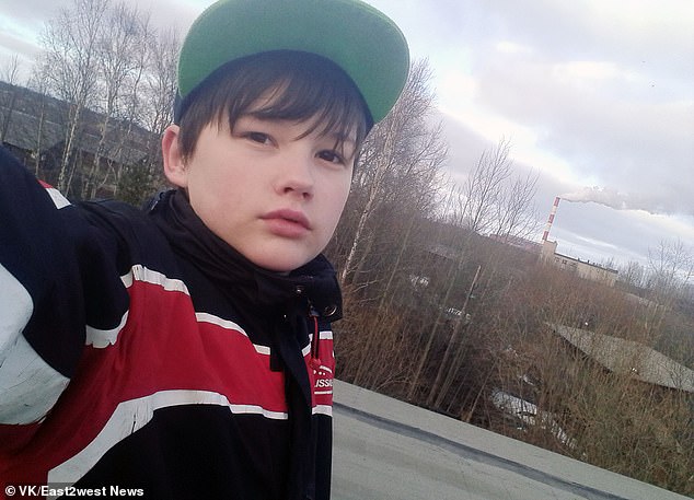 Mang quả tạ 3kg ra chống trả gã hàng xóm đang cưỡng hiếp mẹ, cậu bé bị đánh méo hộp sọ, mẹ ám ảnh không dám đến thăm con và cái kết đau lòng-1