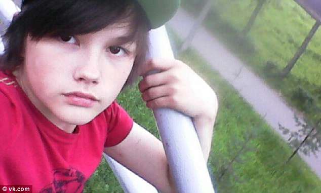 Mang quả tạ 3kg ra chống trả gã hàng xóm đang cưỡng hiếp mẹ, cậu bé bị đánh méo hộp sọ, mẹ ám ảnh không dám đến thăm con và cái kết đau lòng-2