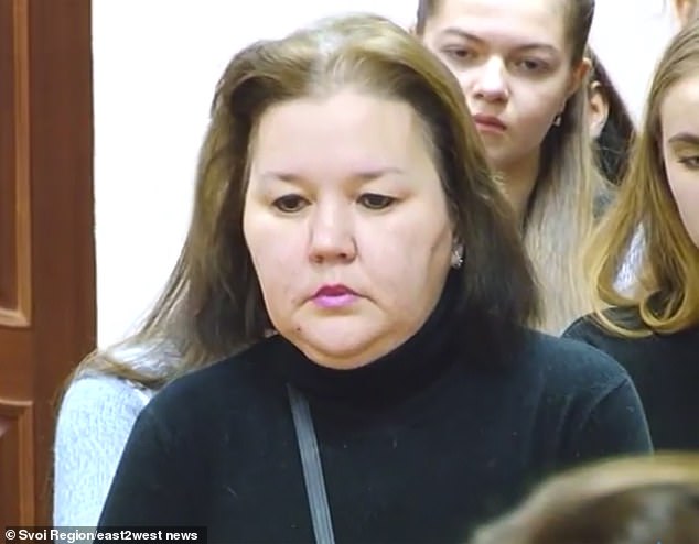 Mang quả tạ 3kg ra chống trả gã hàng xóm đang cưỡng hiếp mẹ, cậu bé bị đánh méo hộp sọ, mẹ ám ảnh không dám đến thăm con và cái kết đau lòng-9