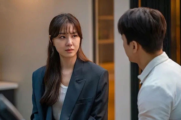 Mỗi lần mẹ vợ đến chơi con rể đều ốm, vợ phát hiện ra bí mật từ dòng tin nhắn kèm 2 từ đẳng cấp thì lập tức nghiệm trị khiến chồng nín lặng-1