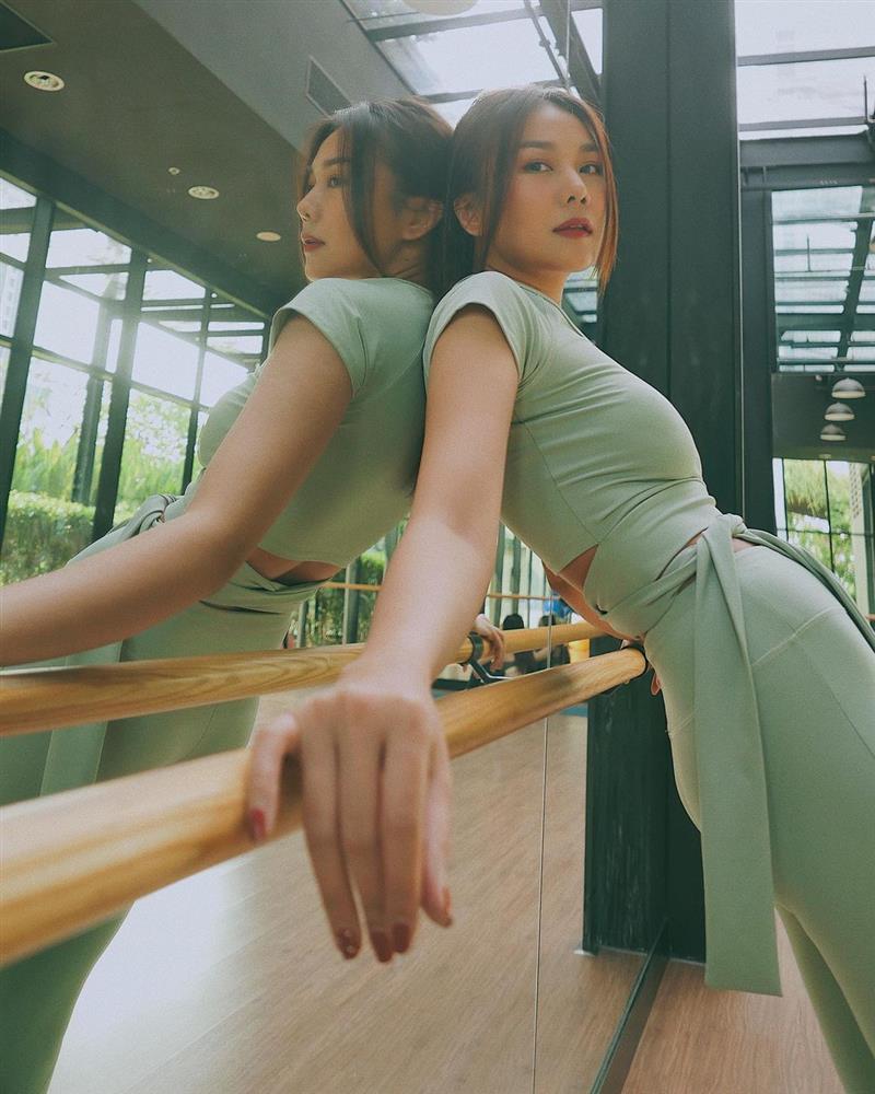 Thanh Hằng diện cả loạt đồ bình dân giá rẻ, từ váy hoa điệu đà đến suit công sở đều max xinh-1