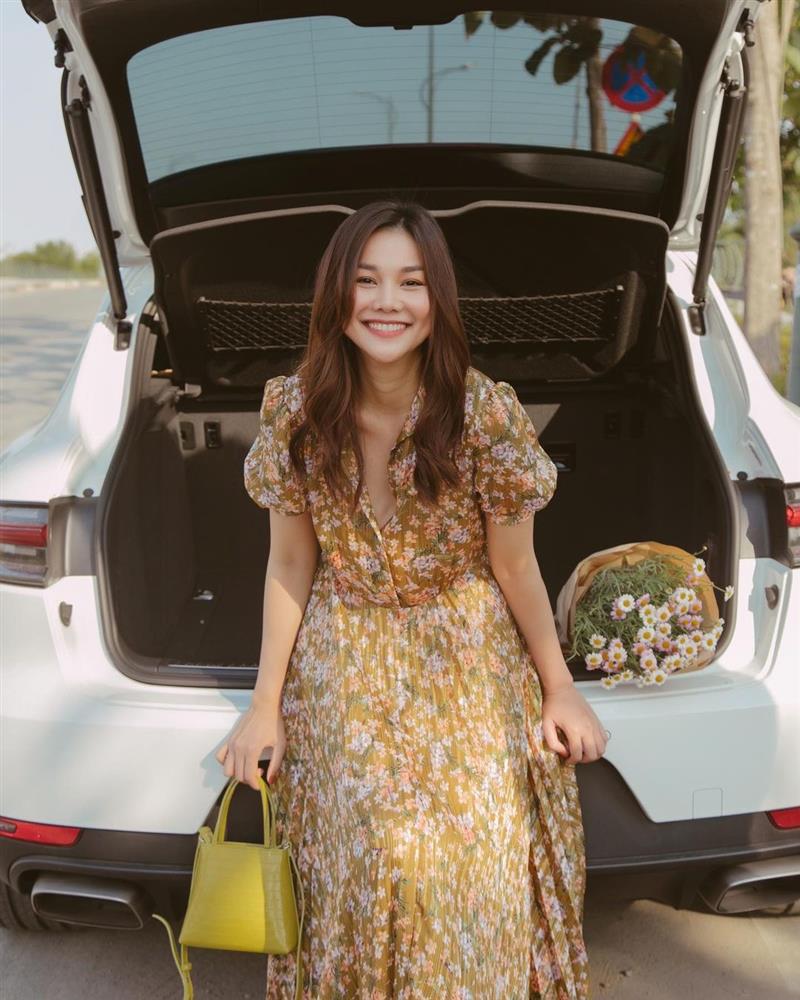 Thanh Hằng diện cả loạt đồ bình dân giá rẻ, từ váy hoa điệu đà đến suit công sở đều max xinh-3