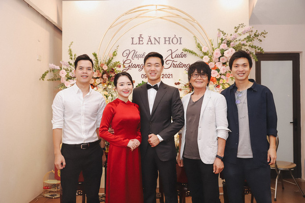 Ảnh xịn của Xuân Trường và Nhuệ Giang trong lễ ăn hỏi: Cô dâu chú rể hôn nhau đầy tình cảm-9