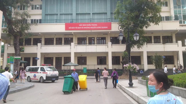 Xót cảnh bác sĩ tận dụng găng tay nilon, kim để truyền dịch phải đi mượn... ở BV Bạch Mai-3