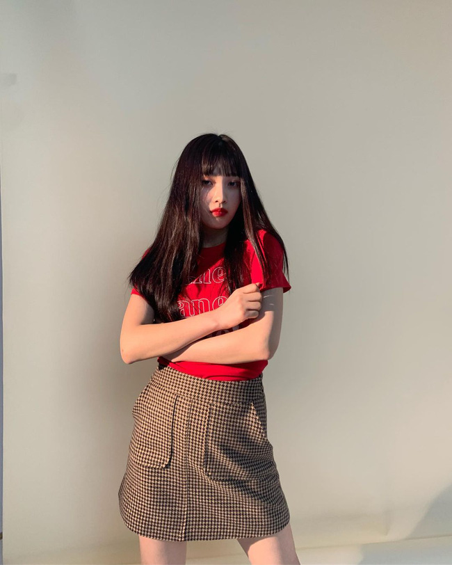 Chị em rất nên học Joy (Red Velvet) cách diện chân váy không chỉ sang chảnh mà còn hack được vài tuổi-10
