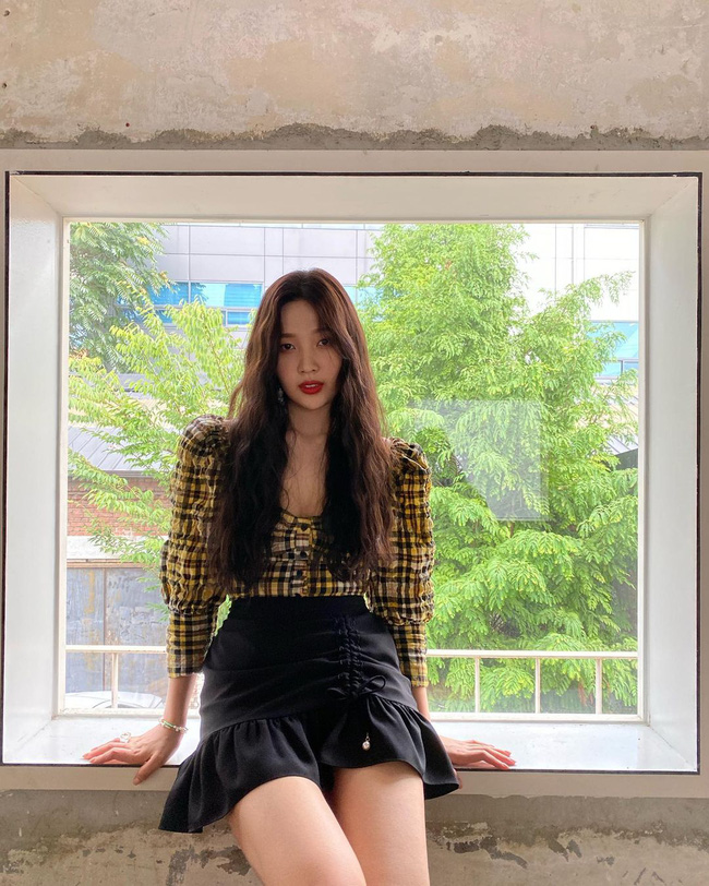 Chị em rất nên học Joy (Red Velvet) cách diện chân váy không chỉ sang chảnh mà còn hack được vài tuổi-3