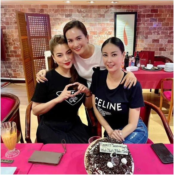 Trương Ngọc Ánh và tình trẻ tin đồn kè kè trong tiệc kỷ niệm cưới vợ chồng Bình Minh, đến đây thì công khai hẳn luôn đi chị ơi!-3