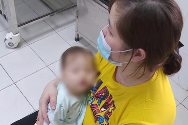 Sốt ruột vì con mắc tay chân miệng mãi không khỏi, hay là dùng kháng sinh?-2