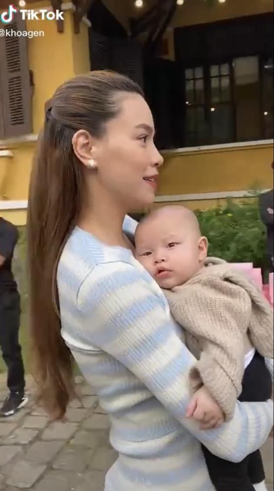 Gương mặt khó ở của quý tử Leon lại trở thành tâm điểm trong clip gia đình Hồ Ngọc Hà - Kim Lý ở Đà Lạt-2