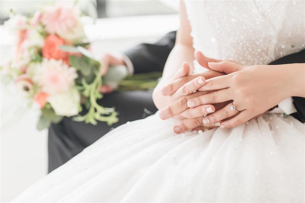 MC Hạnh Phúc VTV lần đầu đăng ảnh cưới sau hơn một năm kết hôn-2