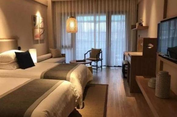 Khi mở cửa phòng khách sạn, nếu thấy những thứ này trên giường, bạn có thể trả phòng và rời đi càng sớm càng tốt-3