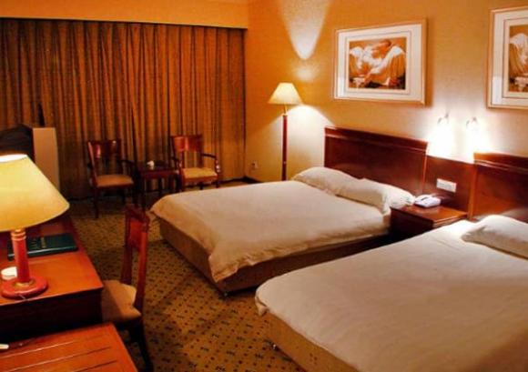 Khi mở cửa phòng khách sạn, nếu thấy những thứ này trên giường, bạn có thể trả phòng và rời đi càng sớm càng tốt-5