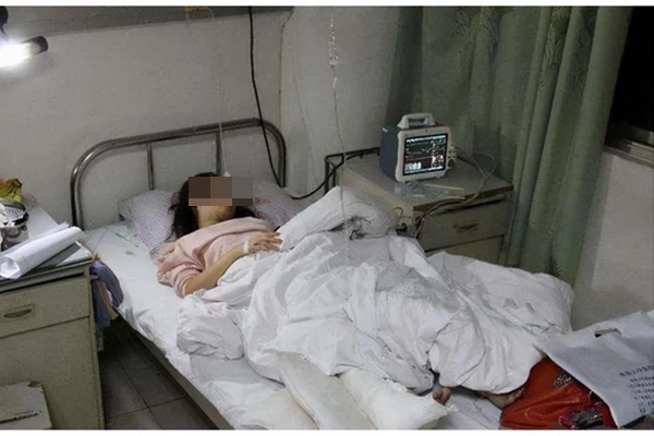 Cô gái 27 tuổi đã bị bệnh của người già Parkinson: Tay chân run rẩy cả ngày lẫn đêm, không đi lại được suốt gần 10 năm-1