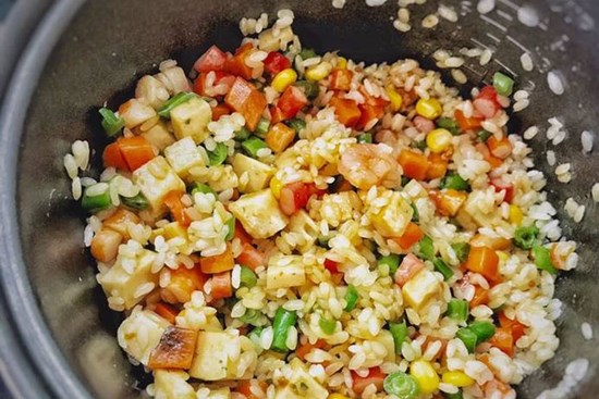 Bữa tối xong trong chớp mắt với nồi cơm điện: Chị em muốn ăn ngon mà ngại rửa bát phải ghim ngay cách làm!