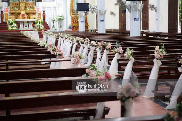 Cập nhật thánh lễ hôn phối Phan Mạnh Quỳnh: Cô dâu xinh đẹp trong tà áo dài, chú rể chăm vợ từng li từng tí ở lễ đường hoành tráng-6