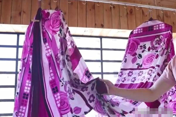 Hết rét nàng Bân mà ban công quá nhỏ thì làm thế nào để khô chăn bông? Hướng dẫn bạn một mẹo nhỏ không tốn diện tích lại còn nhanh khô-3