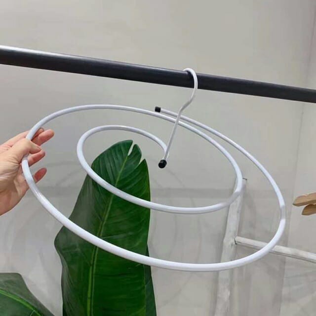 Hết rét nàng Bân mà ban công quá nhỏ thì làm thế nào để khô chăn bông? Hướng dẫn bạn một mẹo nhỏ không tốn diện tích lại còn nhanh khô-6