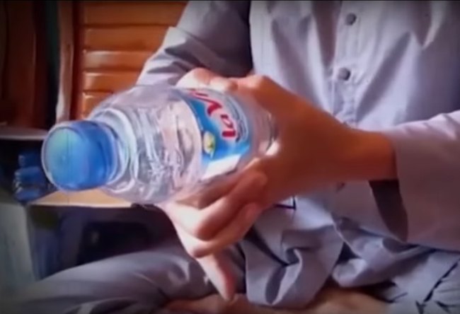 Bí ẩn thần y kiêm nhà ngoại cảm chỉ cần uống nước lọc và ngửi hoa huệ để sống, sở hữu năng lực siêu nhiên trị bách bệnh (Kỳ 1)-1